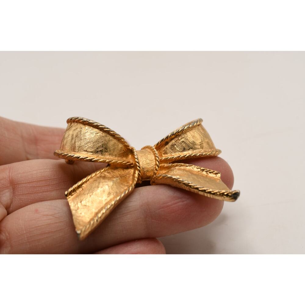 Vintage Gay Boyer Gold Tone Bow Brooch Textured Ribbon Signed - Picture 11 of 11